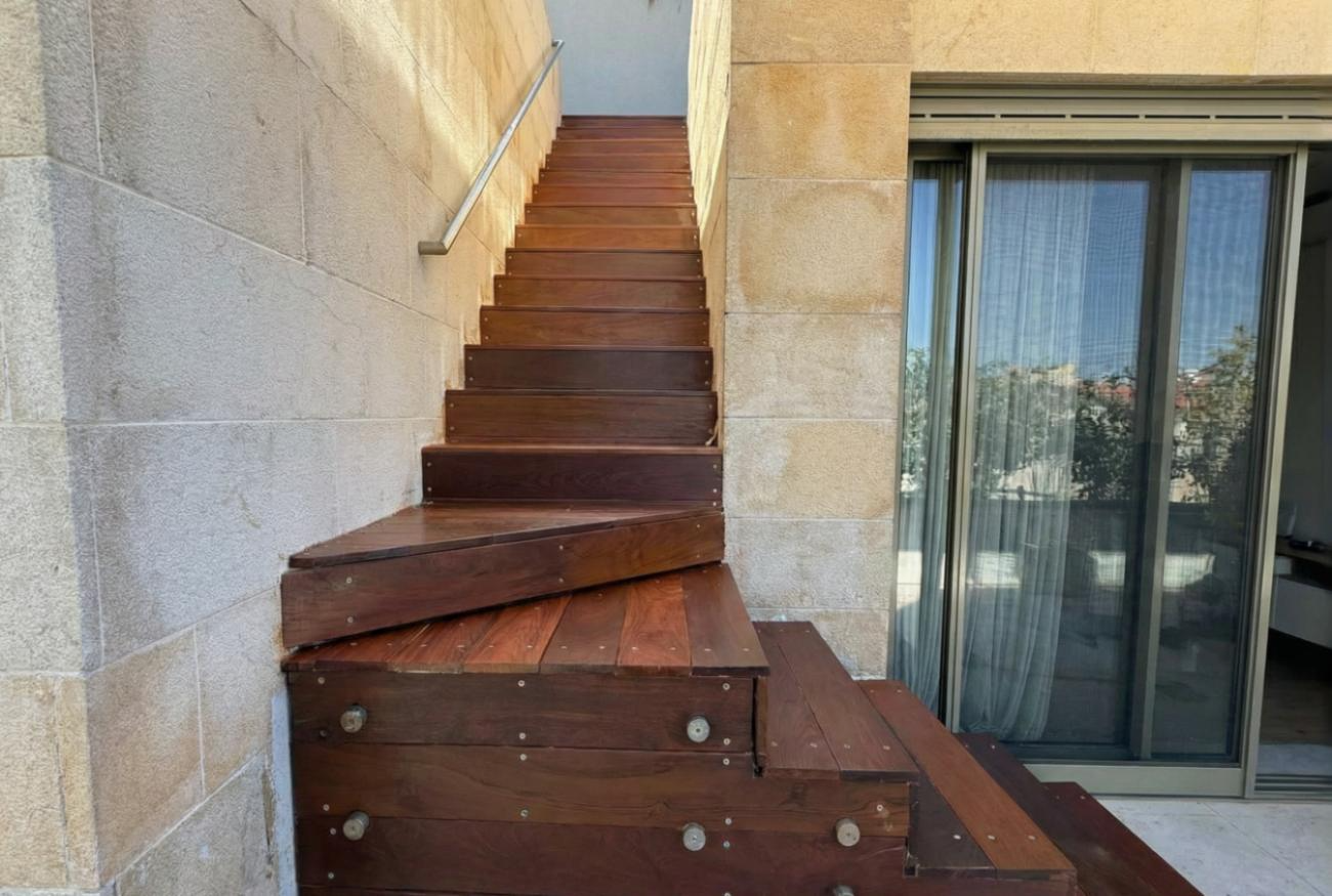 freepik__adjust-the-image-to-a-43-landscape-aspect-ratiokee__15943