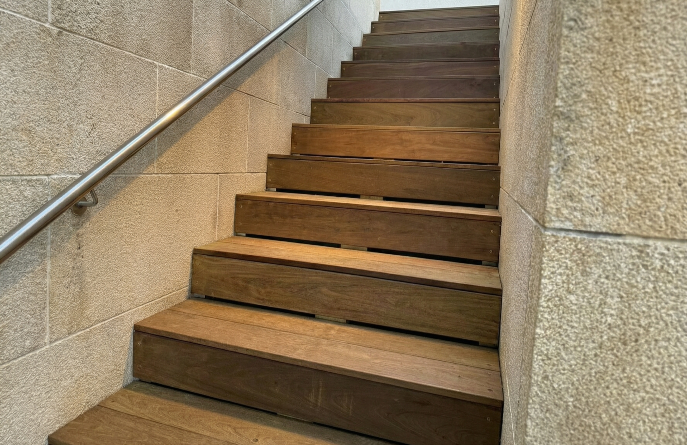 freepik__thoroughly-remove-all-dirt-dust-sand-debris-stains__15946